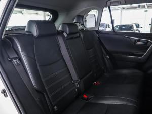 Toyota RAV4 2.0 VX - Image 17