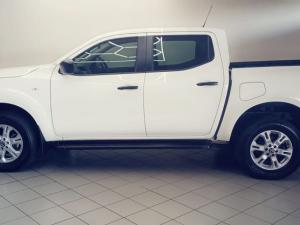 Nissan Navara 2.5DDTi double cab SE Plus auto - Image 10