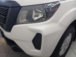 Nissan Navara 2.5DDTi double cab SE Plus auto - Image 13