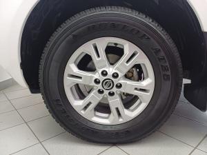 Nissan Navara 2.5DDTi double cab SE Plus auto - Image 14