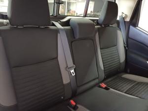 Nissan Navara 2.5DDTi double cab SE Plus auto - Image 22