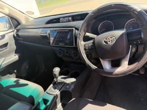 Toyota Hilux 2.4GD-6 4x4 SRX auto - Image 6