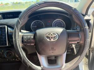 Toyota Hilux 2.4GD-6 4x4 SRX auto - Image 8