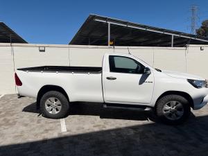 Toyota Hilux 2.4GD-6 4x4 SRX auto - Image 3