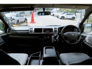 Toyota Quantum 2.7 GL 10-seater bus - Image 6