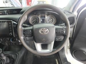Toyota Hilux 2.4GD-6 single cab 4x4 Raider manual - Image 8