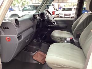Toyota Land Cruiser 79 4.0 V6 double cab - Image 7