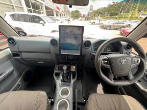Toyota Land Cruiser 79 4.5D-4D V8 single cab LX 70th Anniversary - Image 6