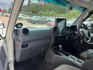 Toyota Land Cruiser 79 4.5D-4D V8 single cab LX 70th Anniversary - Image 7