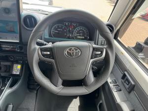 Toyota Land Cruiser 79 4.5D-4D V8 single cab LX 70th Anniversary - Image 8