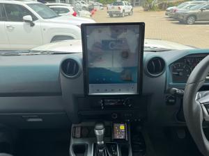 Toyota Land Cruiser 79 4.5D-4D V8 single cab LX 70th Anniversary - Image 13
