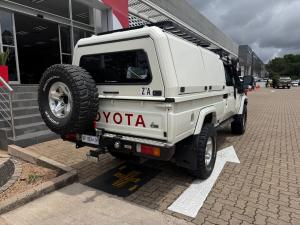 Toyota Land Cruiser 79 4.5D-4D V8 single cab LX 70th Anniversary - Image 2