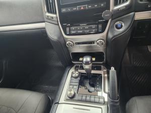 Toyota Land Cruiser 200 V8 4.5D VX-R automatic - Image 12