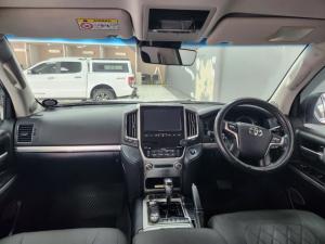 Toyota Land Cruiser 200 V8 4.5D VX-R automatic - Image 6