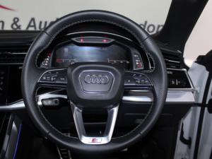 Audi Q8 55TFSI Quattro TIP Black Edition - Image 12
