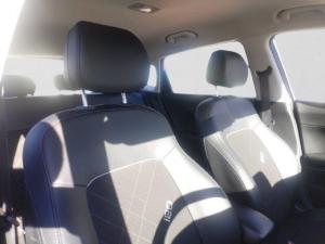 Hyundai i20 1.2 Premium - Image 11