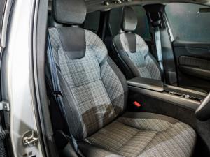 Volvo XC60 B5 AWD Essential - Image 13
