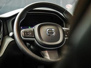Volvo XC60 B5 AWD Essential - Image 18