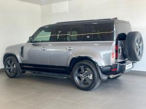 Land Rover Defender 110 D300 X-Dynamic HSE - Image 16