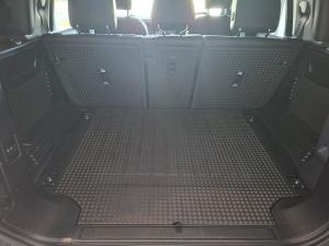 Land Rover Defender 110 D250 SE - Image 10