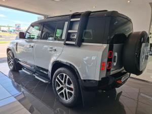 Land Rover Defender 110 D300 X - Image 4