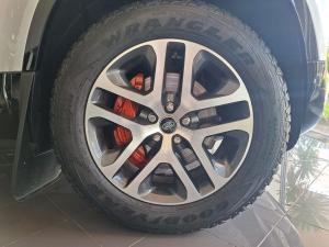 Land Rover Defender 110 D300 X - Image 7