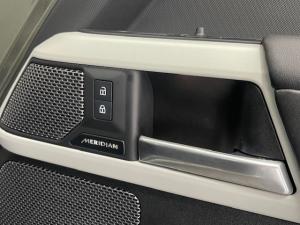 Land Rover Defender 110 D300 X-Dynamic HSE - Image 7