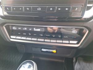 Isuzu D-Max 3.0TD double cab V-Cross - Image 14