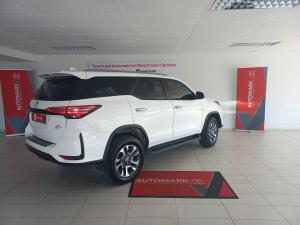 Toyota Fortuner 2.4GD-6 manual - Image 2