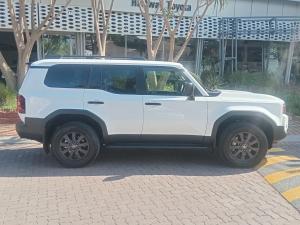 Toyota Land Cruiser Prado 2.8GD VX-R - Image 3
