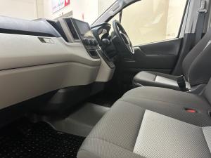 Toyota Quantum 2.8 LWB panel van auto - Image 7