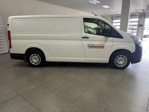 Toyota Quantum 2.8 LWB panel van auto - Image 3
