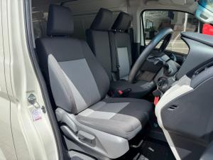Toyota Quantum 2.8 SLWB panel van - Image 15