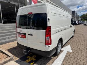Toyota Quantum 2.8 SLWB panel van - Image 2