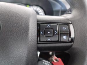 Toyota Hilux 2.4GD-6 double cab Raider manual - Image 10