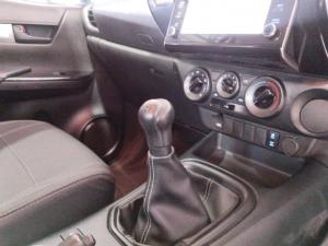 Toyota Hilux 2.4GD-6 double cab Raider manual - Image 13