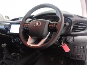 Toyota Hilux 2.4GD-6 double cab Raider manual - Image 8
