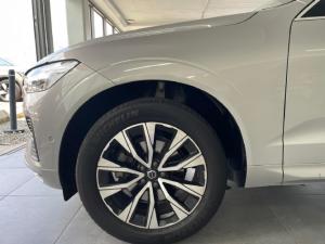 Volvo XC60 B5 AWD Essential - Image 10