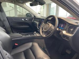 Volvo XC60 B5 AWD Essential - Image 9