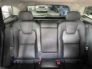 Volvo XC60 B5 AWD Plus Dark - Image 10