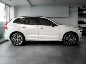 Volvo XC60 B5 AWD Plus Dark - Image 2