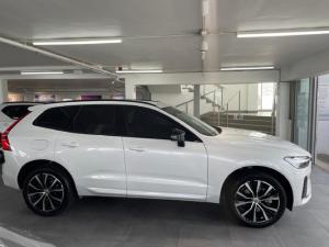 Volvo XC60 B5 AWD Plus Dark - Image 2