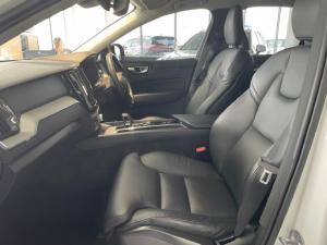 Volvo XC60 B5 AWD Plus Dark - Image 10