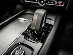 Volvo XC60 B5 AWD Plus Dark - Image 22