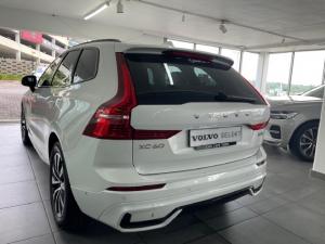 Volvo XC60 B5 AWD Plus Dark - Image 2