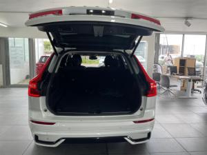 Volvo XC60 B5 AWD Plus Dark - Image 4