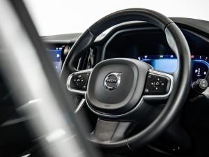 Volvo XC60 B5 AWD Essential - Image 13