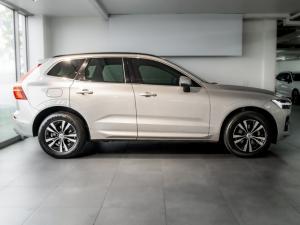 Volvo XC60 B5 AWD Essential - Image 2