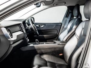 Volvo XC60 B5 AWD Essential - Image 4