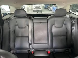 Volvo XC60 B5 AWD Essential - Image 6